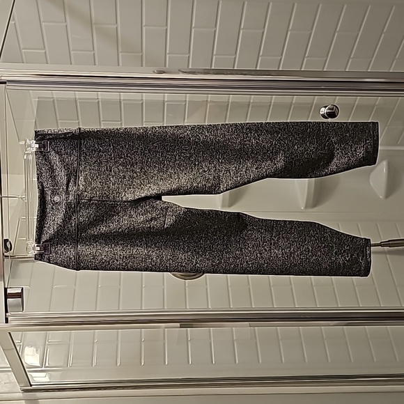 Lululemon High Rise Leggings. New, never worn. - Picture 5 of 9